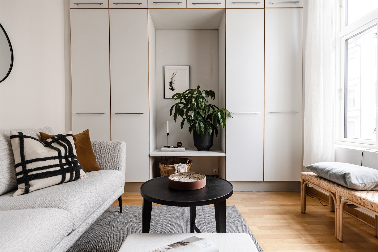 Boligen har rikelig med skapplass. Galleribilde