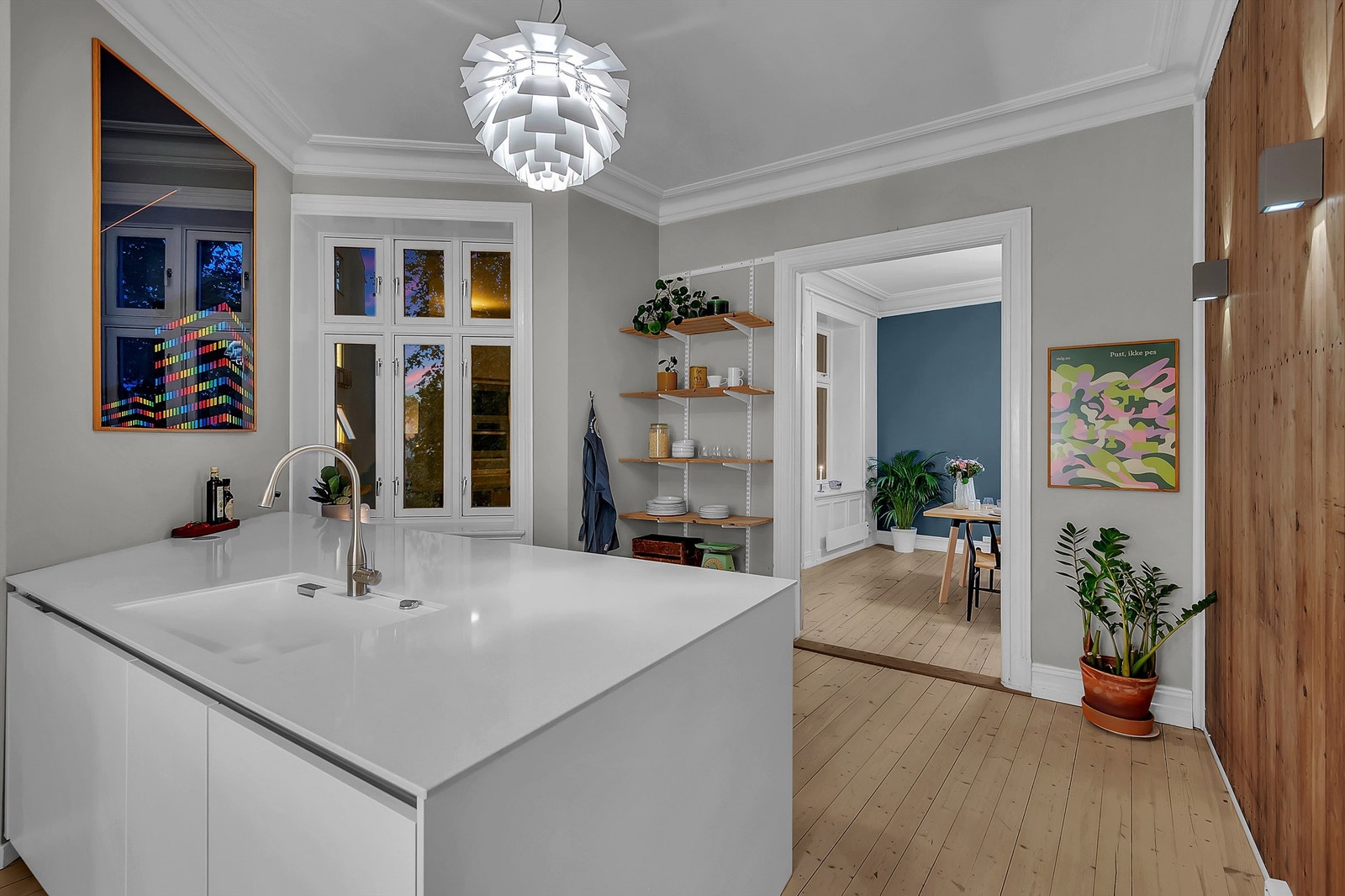 Hyggelig kveldsstemning på kjøkkenet. Galleribilde
