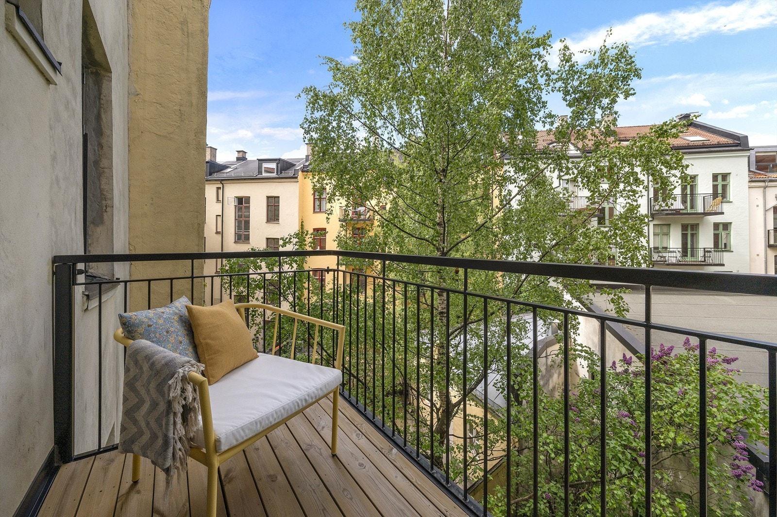 Velkommen til Rathkes gate 12A! En lys og lekker leilighet i hjertet av Løkka, presentert av Eiendomsmegler Krogsveen. Galleribilde