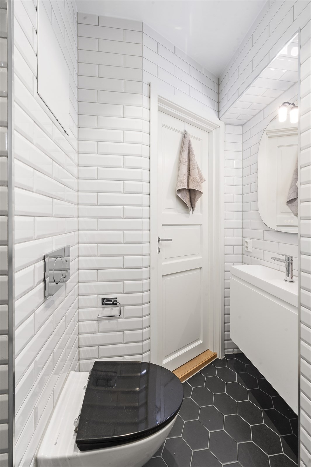 Moderne og tidløst. Vaskemaskin på kjøkkenet. Galleribilde