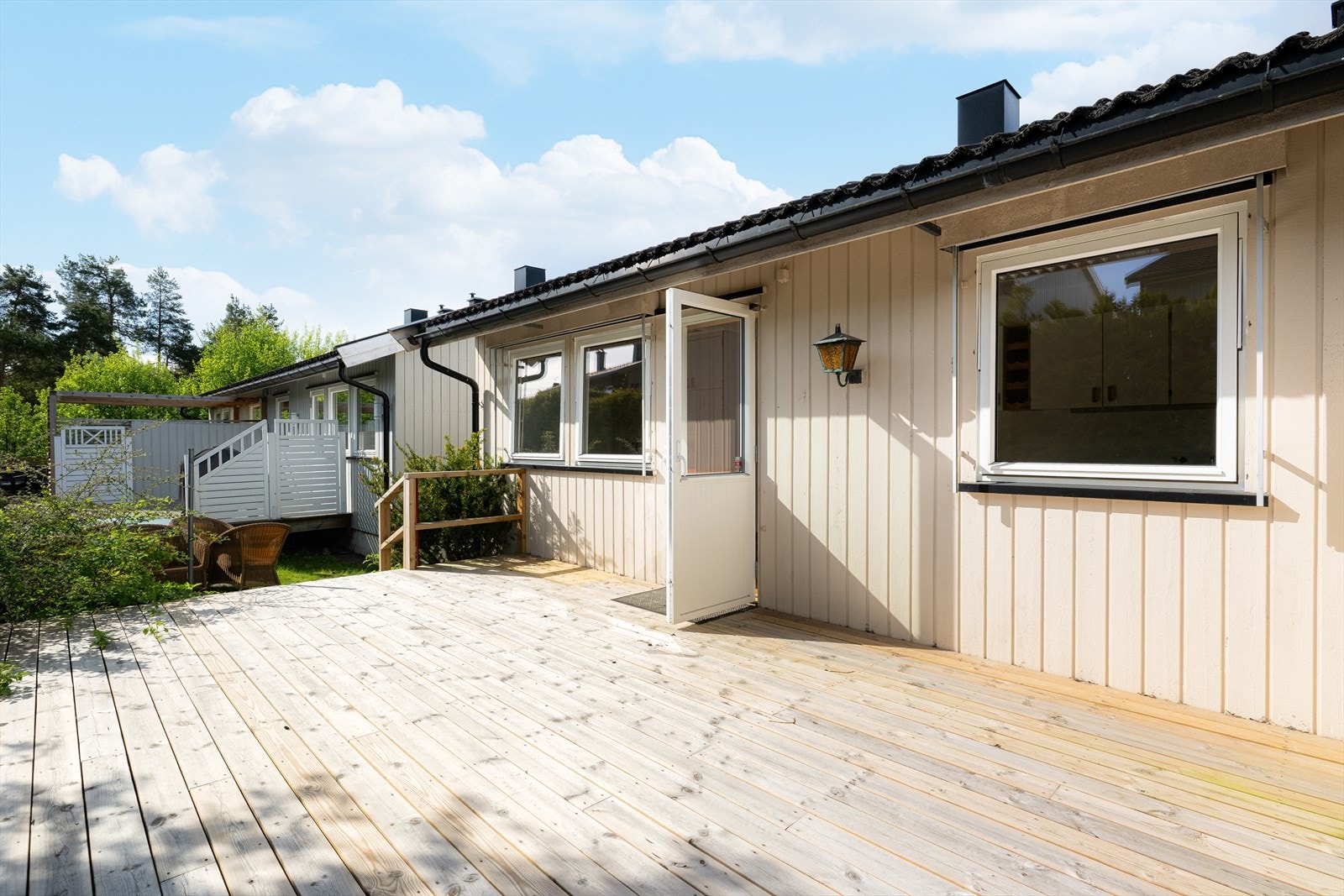 Boligen ligger på Gulset i Skien, et barnevennlig og attraktivt område med kort vei til de fleste fasiliteter. I nærområdet har man barnehager, barneskolene Kollmyr og Stigeråsen, samt Gulset ungdomsskole og idrettsanlegg. Galleribilde