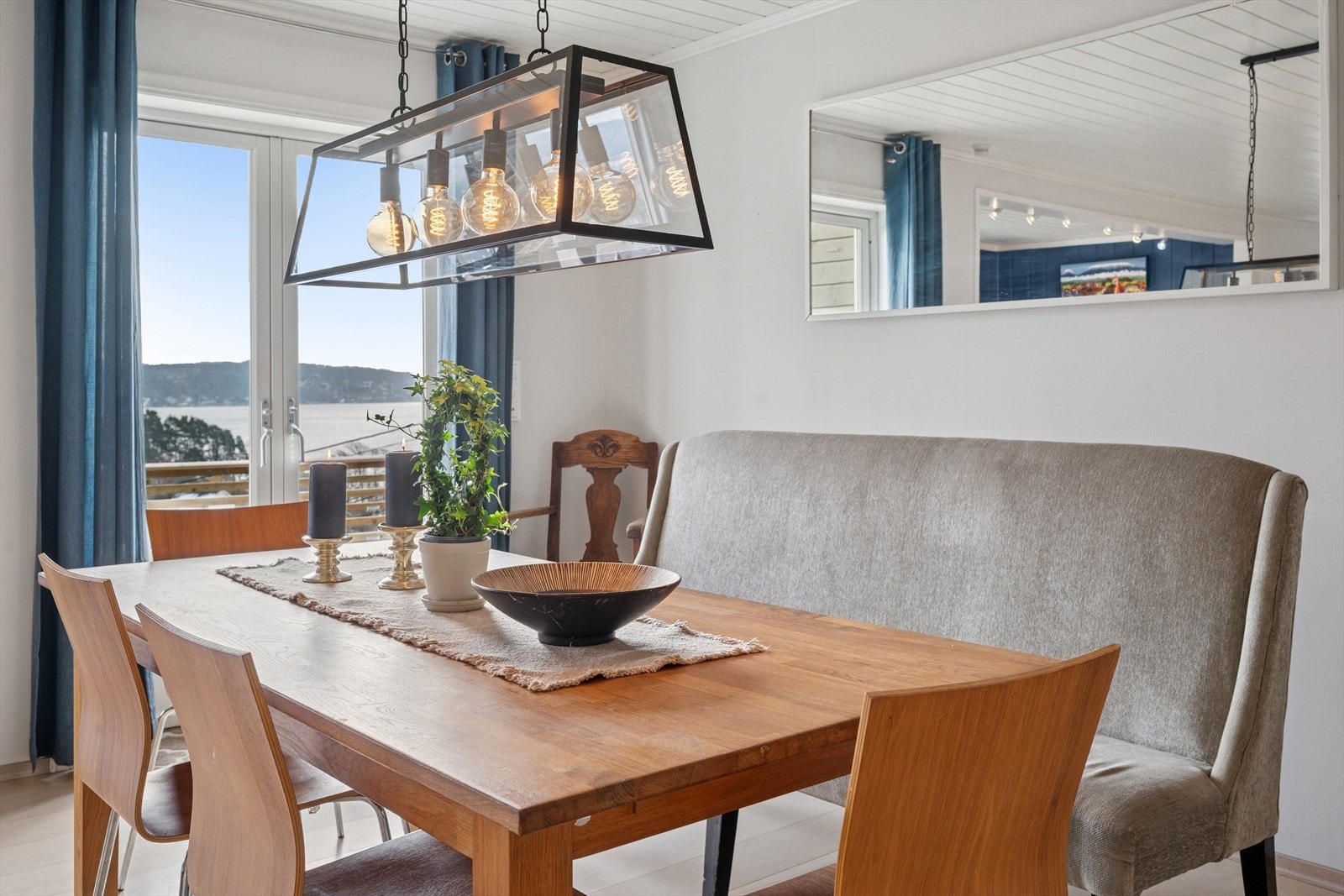 Spisestue - Familiens samlingspunkt, her nytes gode måltider. Galleribilde