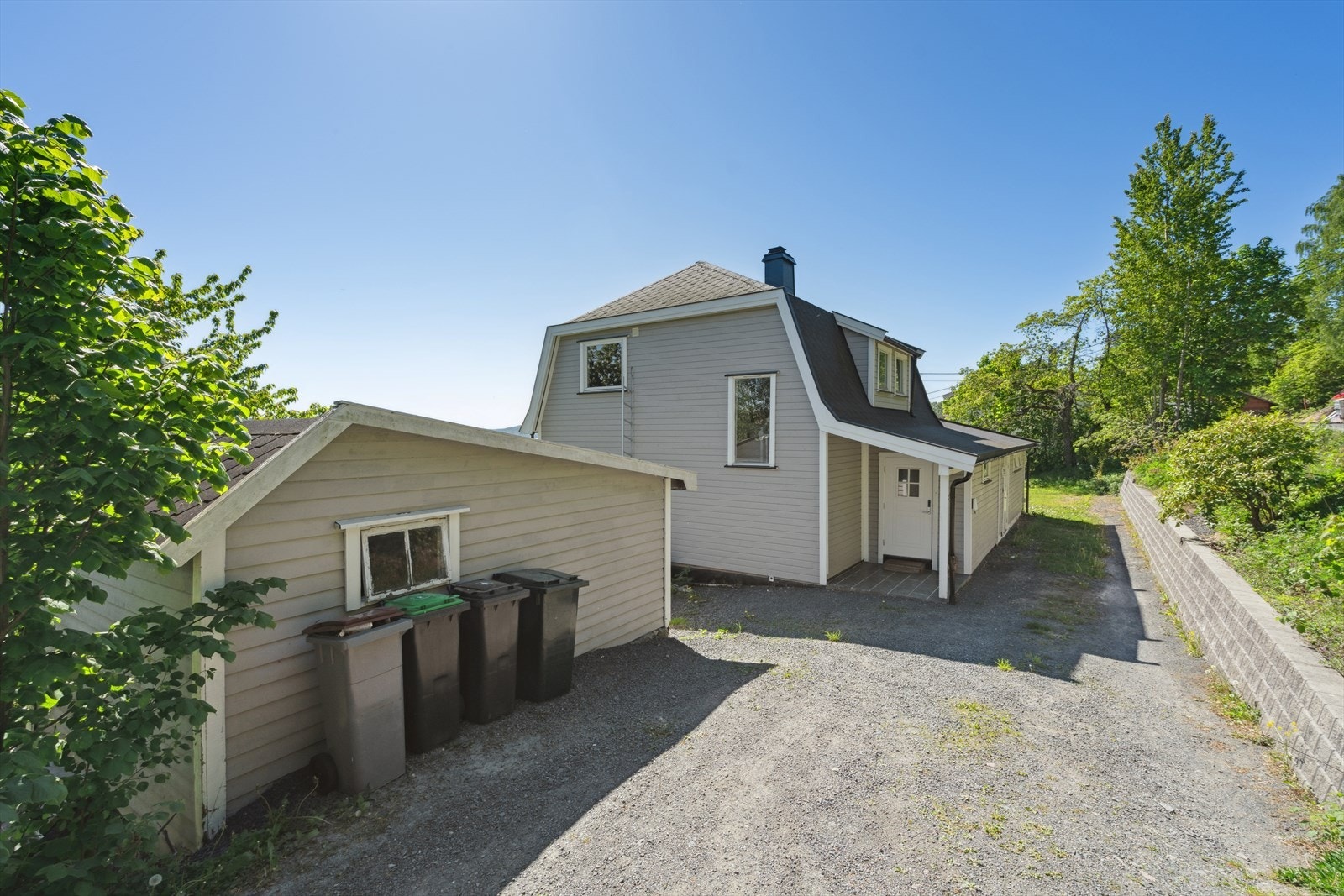 Rikelig med parkering i gårdsplassen Galleribilde