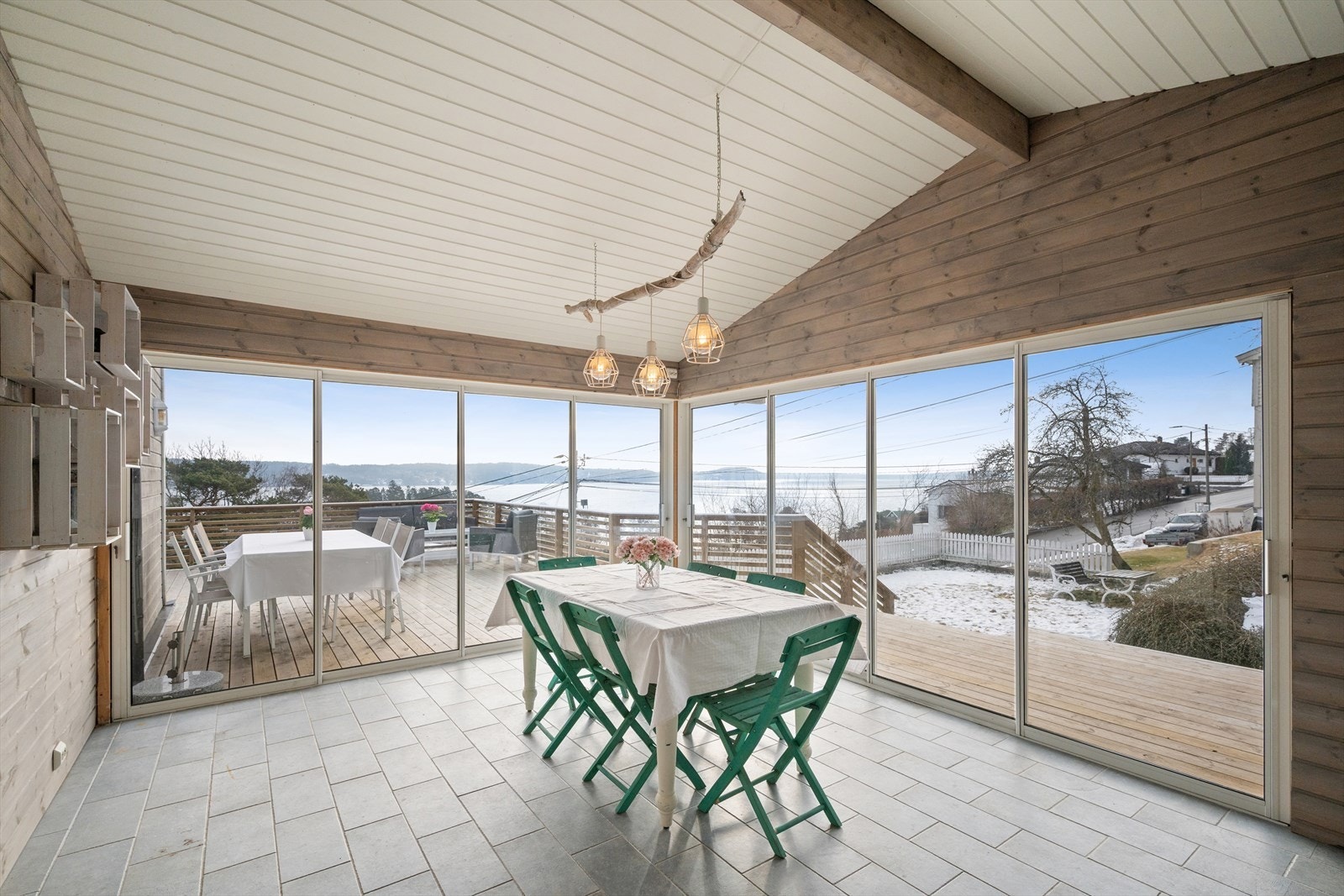 Fra kjøkkenet er det utgang til vinterhage. Galleribilde