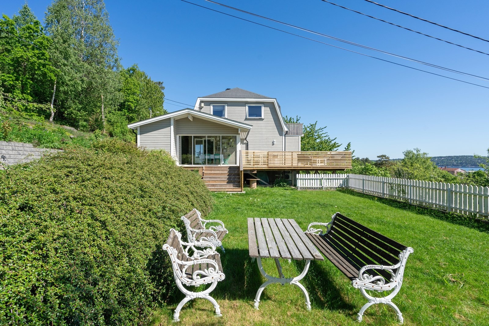 Her finner man hyggelige uteplasser hvor en kan sitte lunt, usjenert og nyte flotte dager. Galleribilde