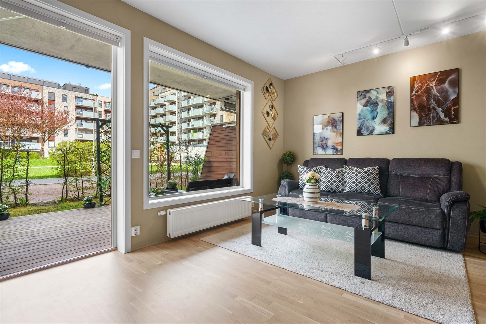 Leiligheten innehar en godt vedlikeholdt standard med kun TG1 / TG0 i tilstandsrapporten. Galleribilde