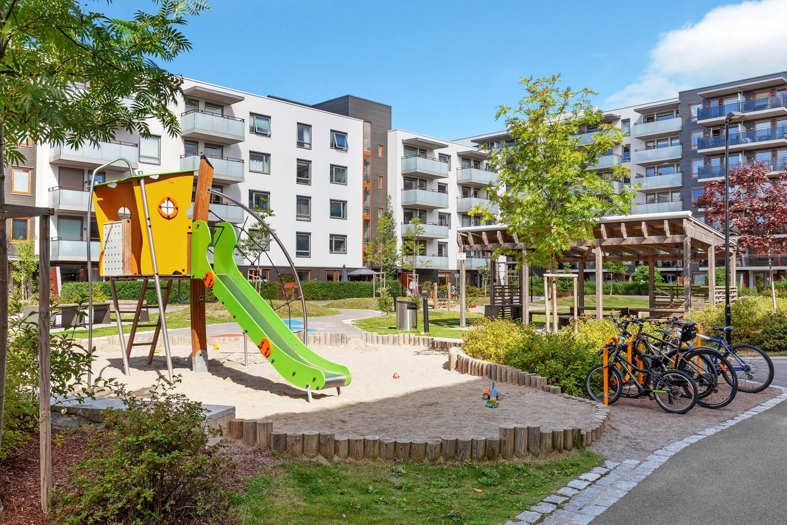 Bakgården er bilfri. Galleribilde