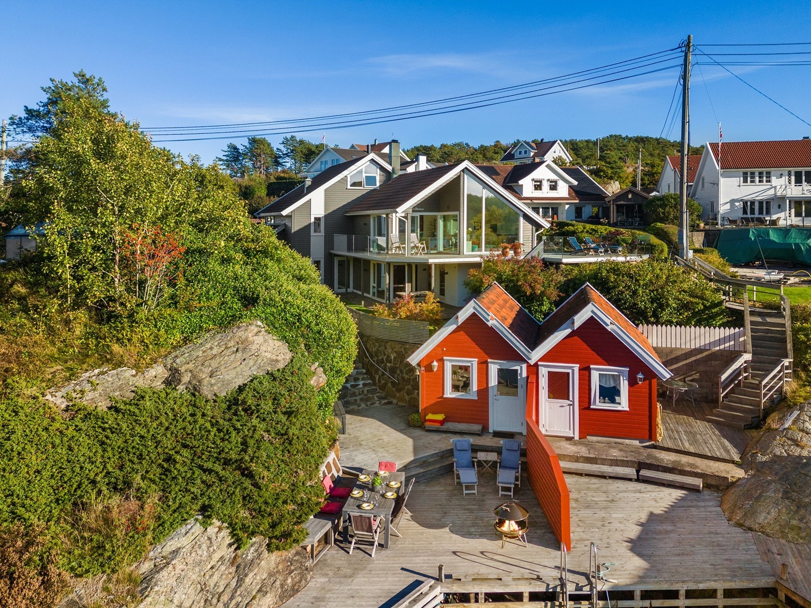 Terrassen og bryggen er på hele 52 kvm Galleribilde