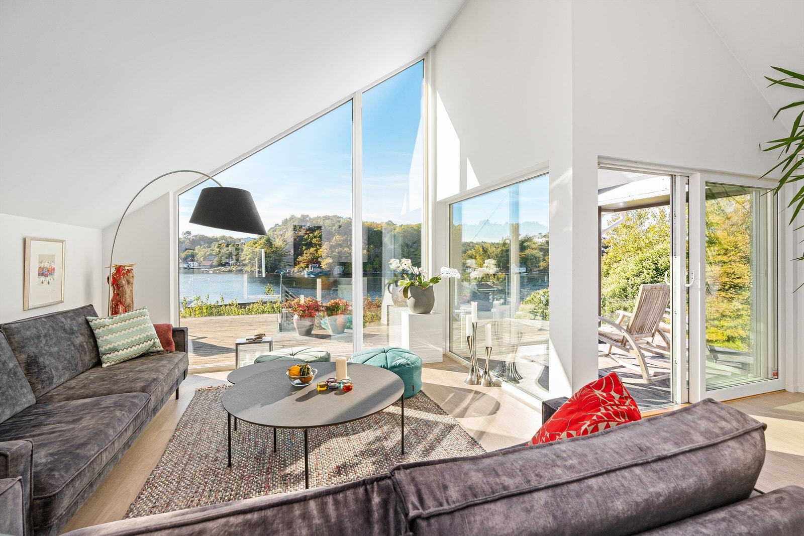 Nydelig utsikt fra stuen - Huset har gjennomgått en omfattende oppussing i 2015 og 2018 Galleribilde