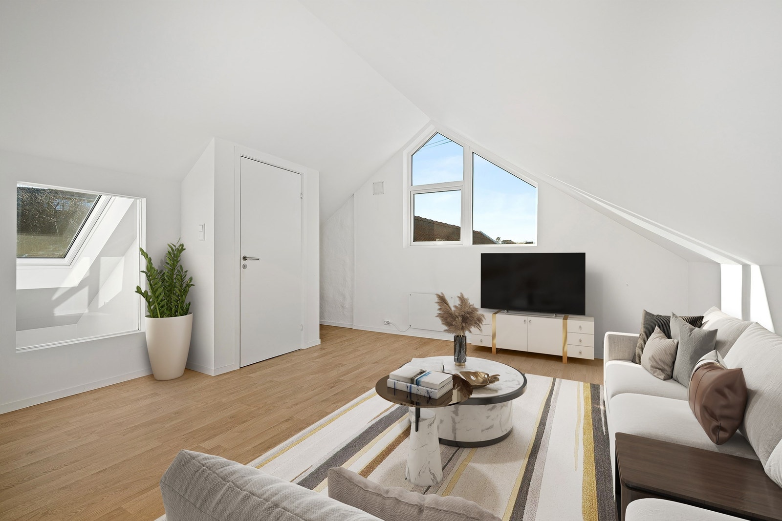 Loftstue med plass til sofagruppe, vindu mot kjøkken og med utsikt til sjøen (digital styling) Galleribilde