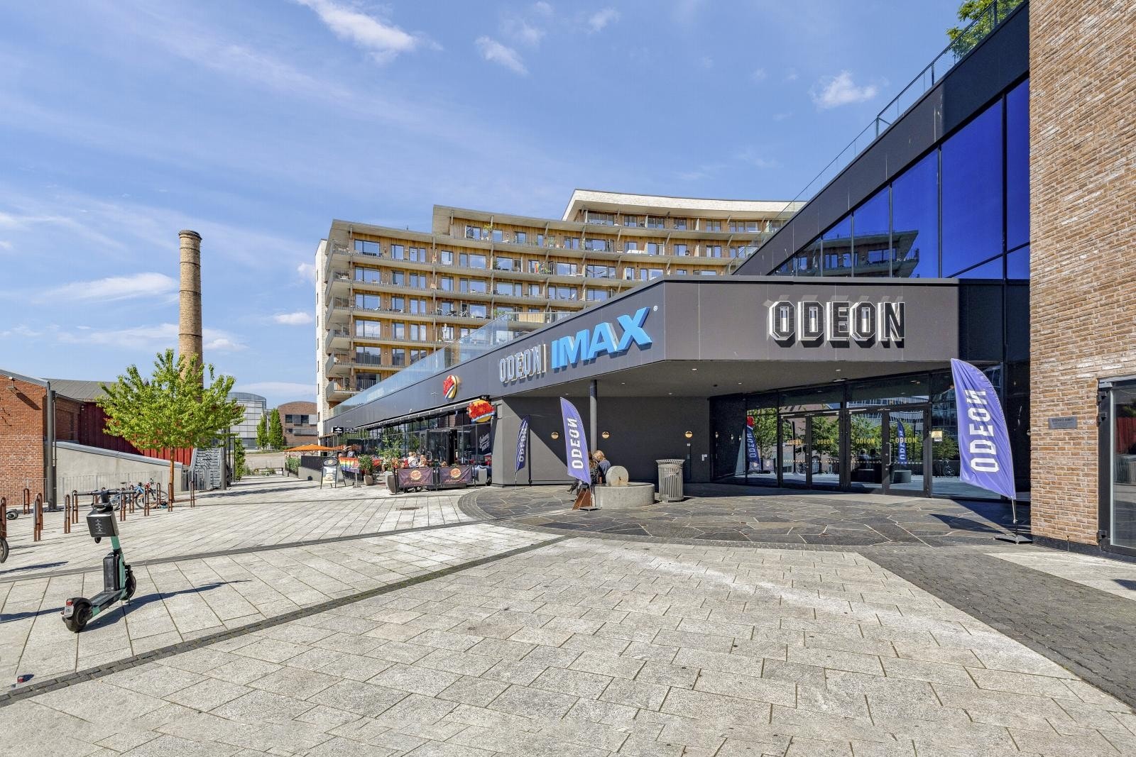 Odeon kino er bare en liten spasertur unna leiligheten Galleribilde