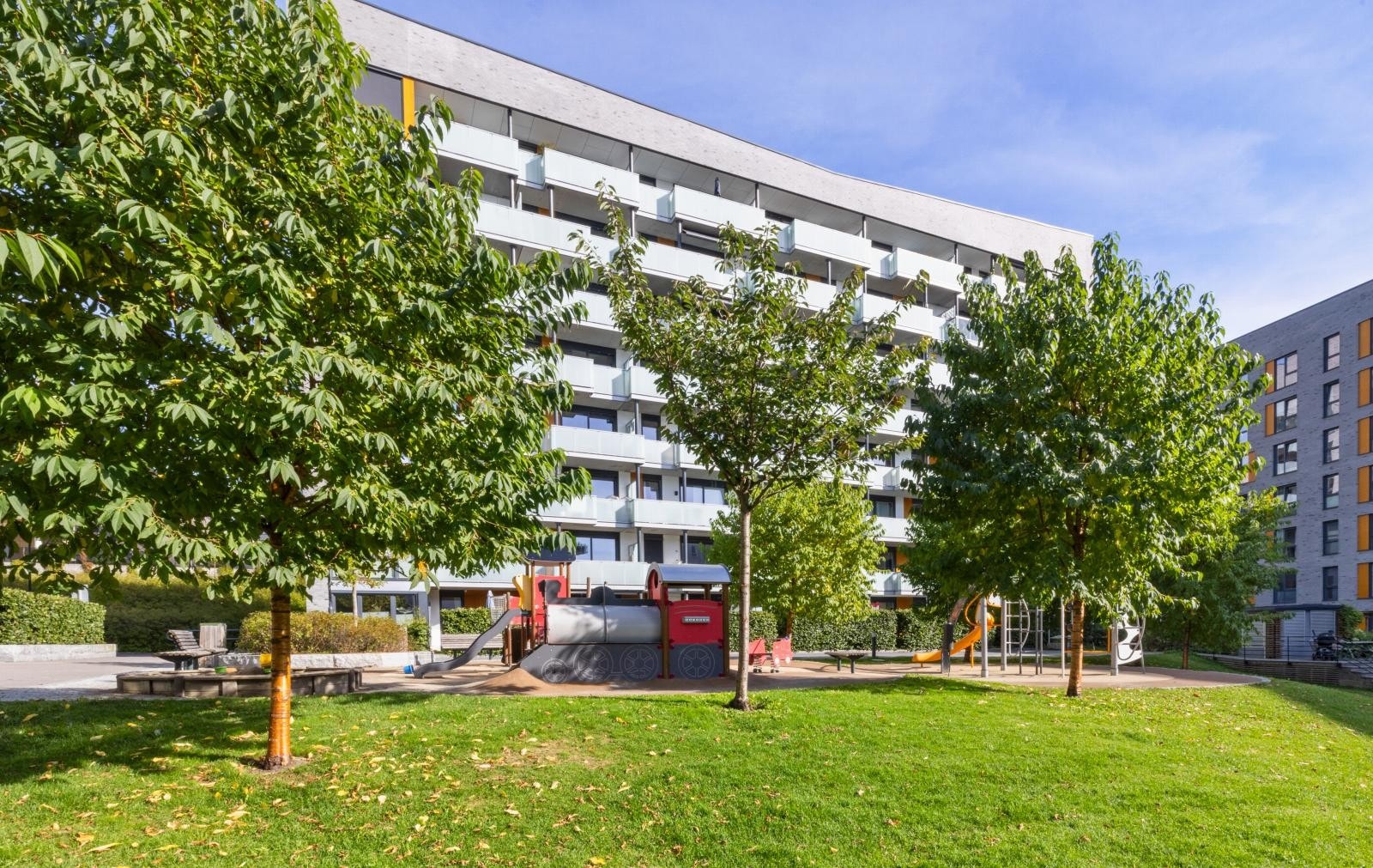 Leiligheten ligger i grønne omgivelser Galleribilde