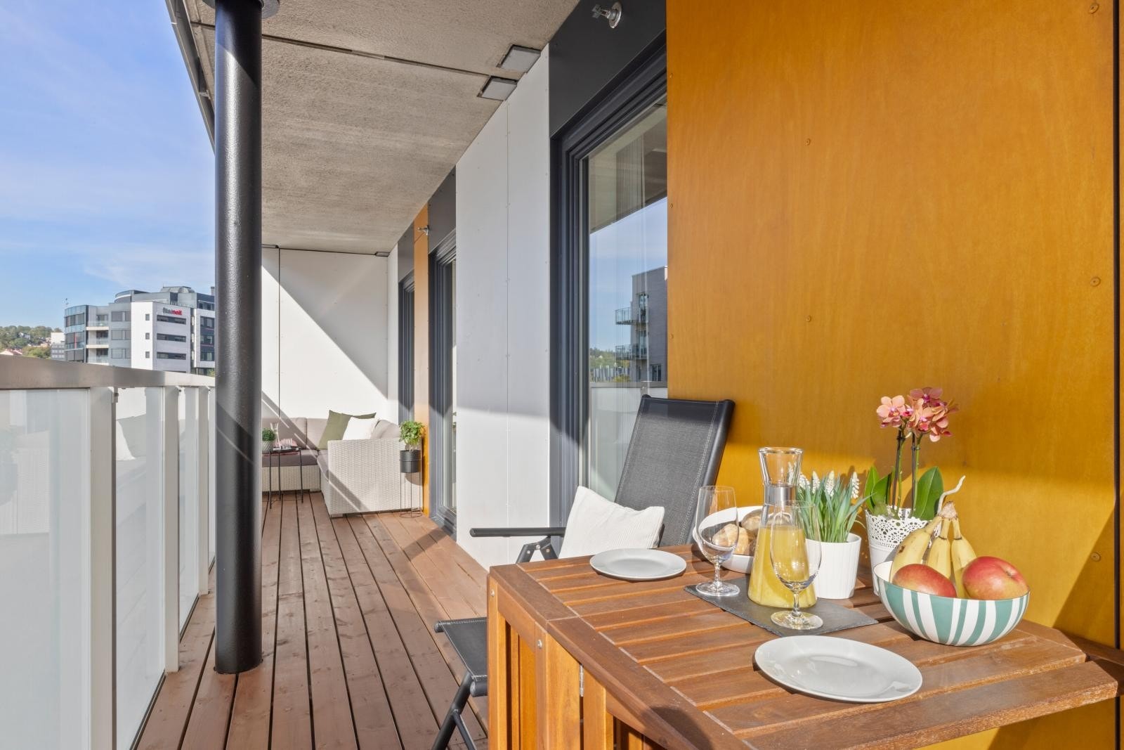 God plass til utemøbler og grill Galleribilde