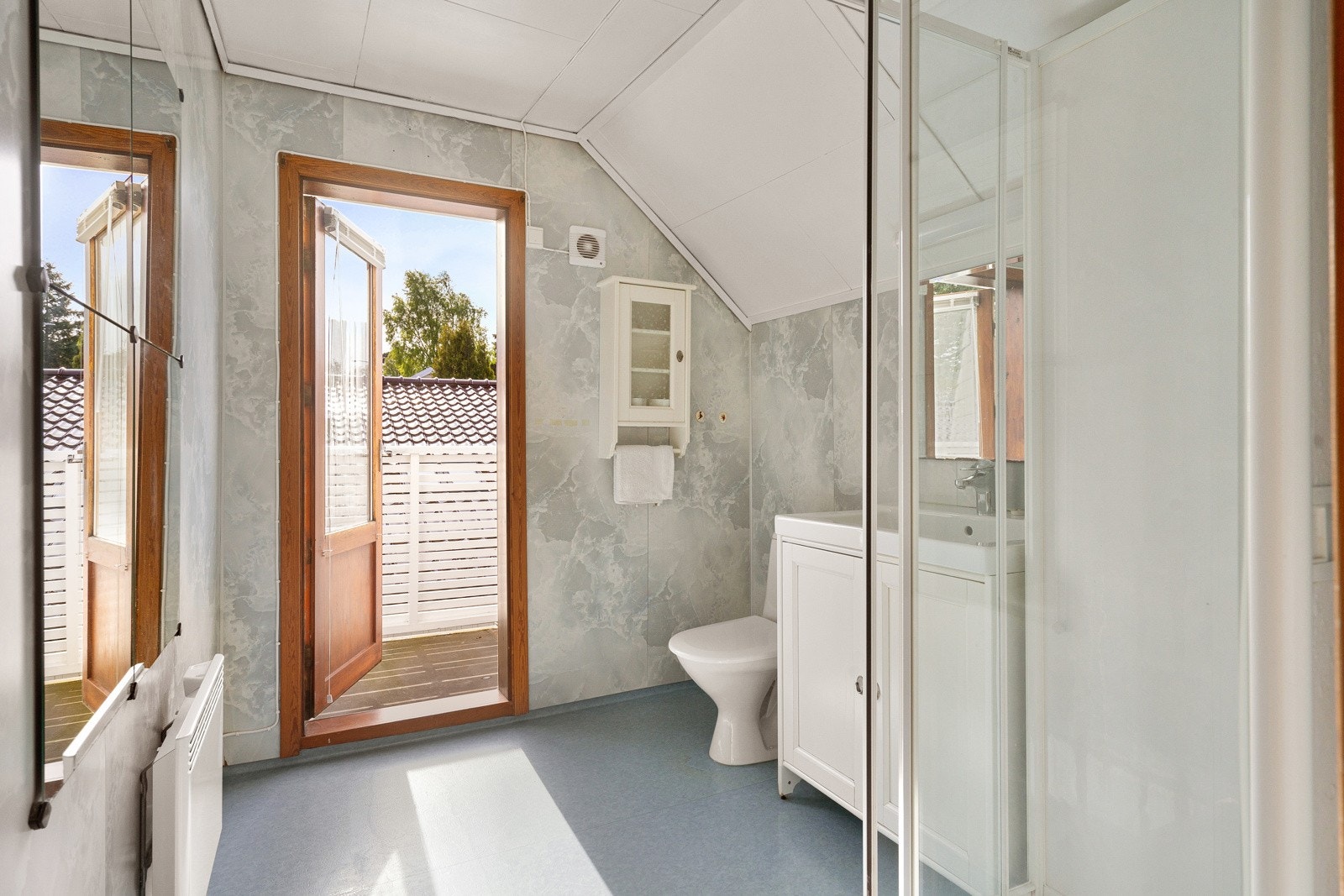 Fra badet har man også utgang til en herlig vest-vendt balkong. Galleribilde