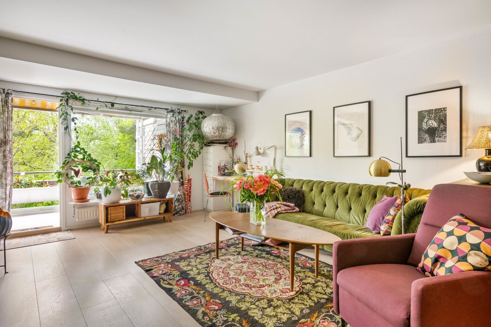 Enstavs lyst laminatgulv fra 2021. Galleribilde