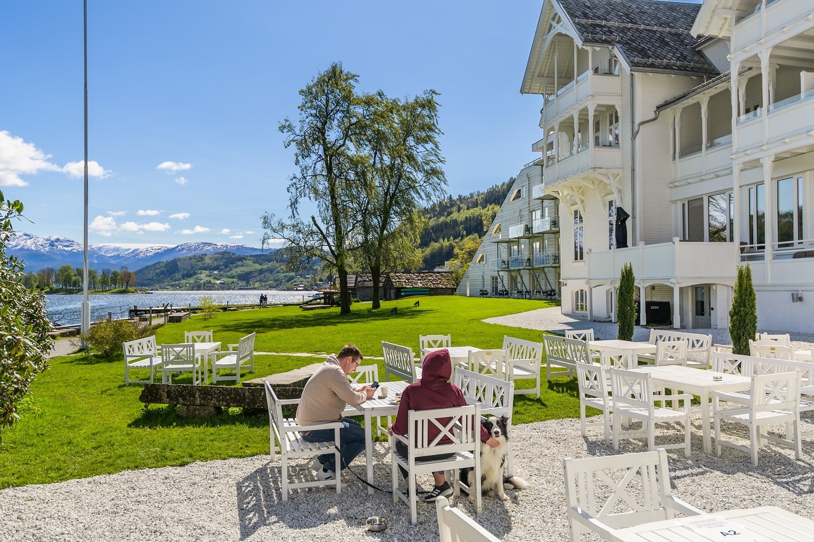 Nyt parken og norsk kulturarv hos Sandven Hotel - Folgefonna ser du i bakkant Galleribilde