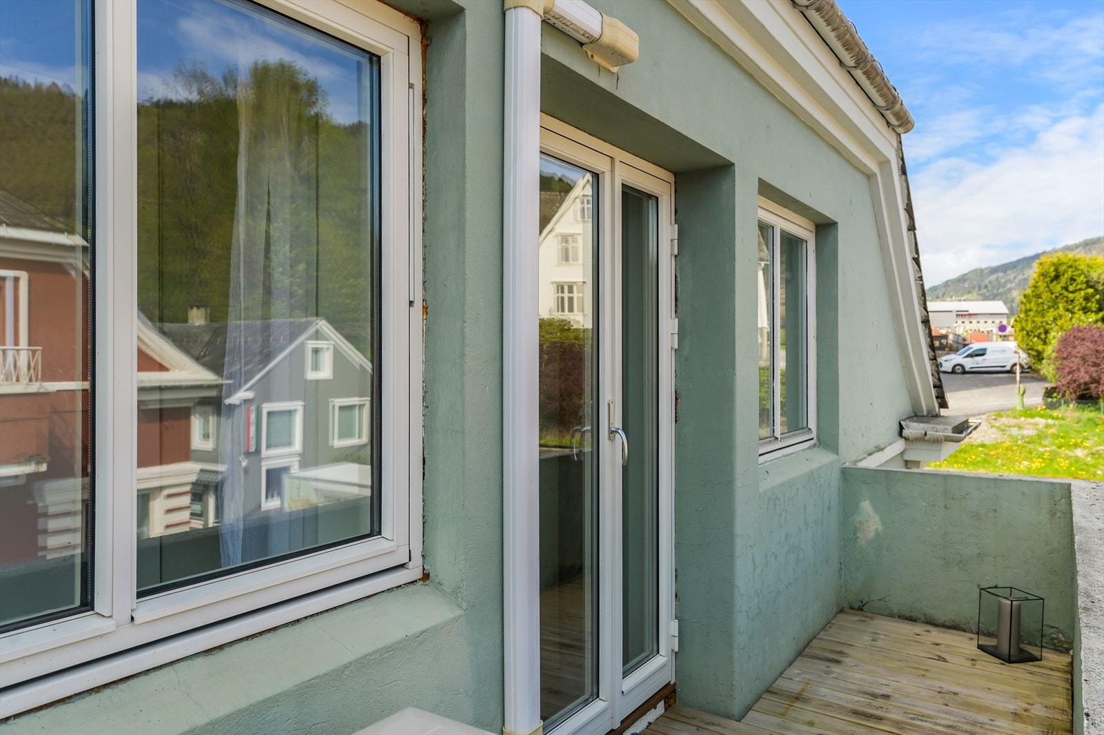 Det er satt av ca kr. 120 000,- av sameiets midler for utvendig vedlikehold Galleribilde