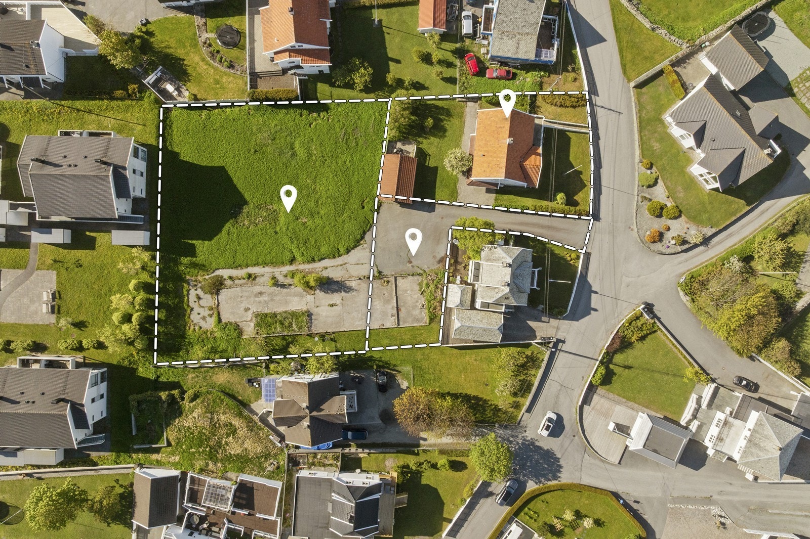 De tre tomtene har et samlet areal på totalt 2 652 kvm (tomtegrenser omtrentlig inntegnet - avvik kan forekomme) Galleribilde