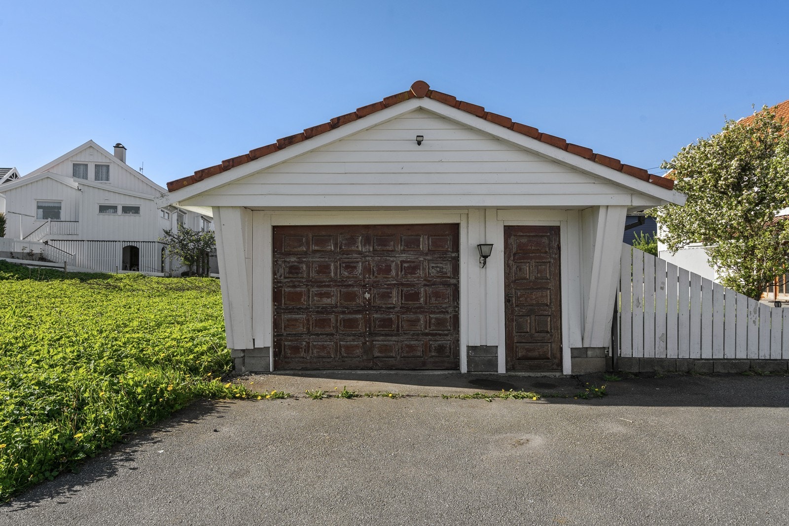 Parkering i enkel garasje Galleribilde