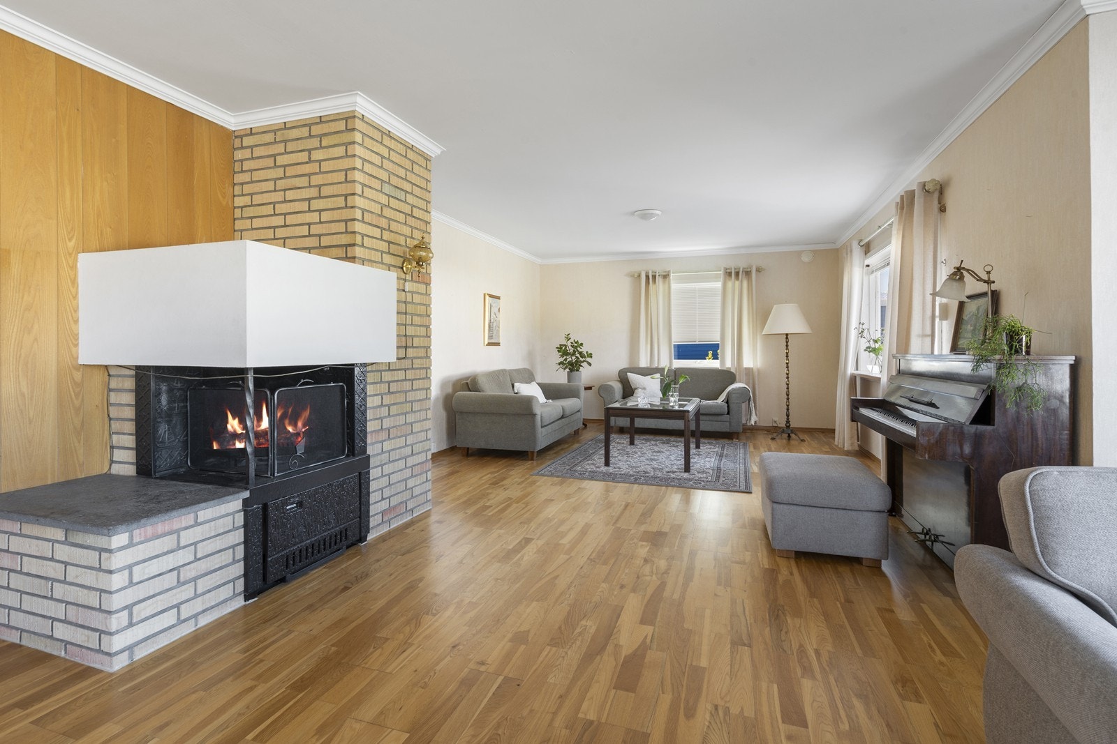 Det er montert peisovn i stuen - det foreligger fyringsforbud fra feier, og peisovnen kan derfor ikke benyttes før ytterligere undersøkelser er foretatt Galleribilde