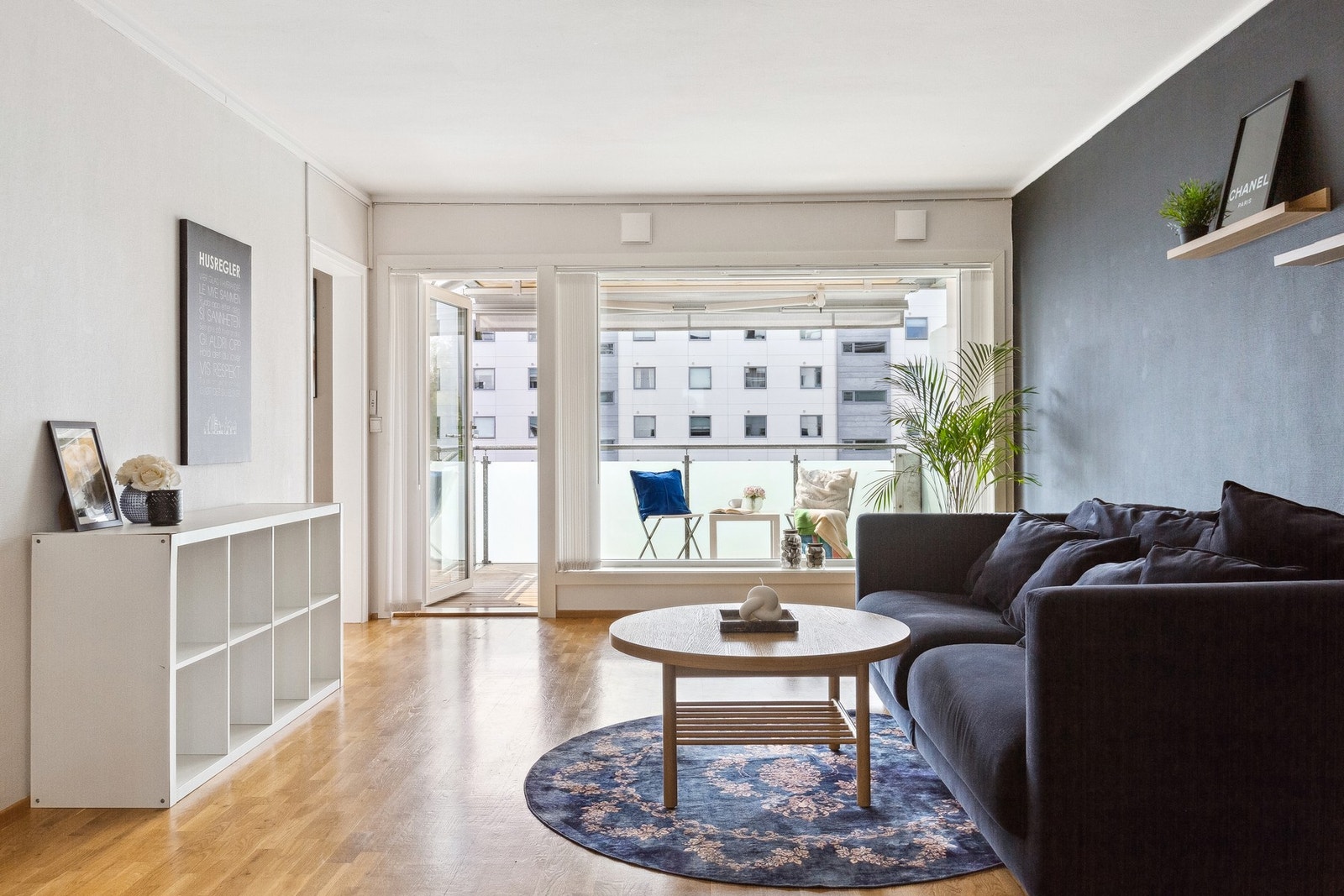 Utgang fra stue til balkong på 9. kvm. Galleribilde