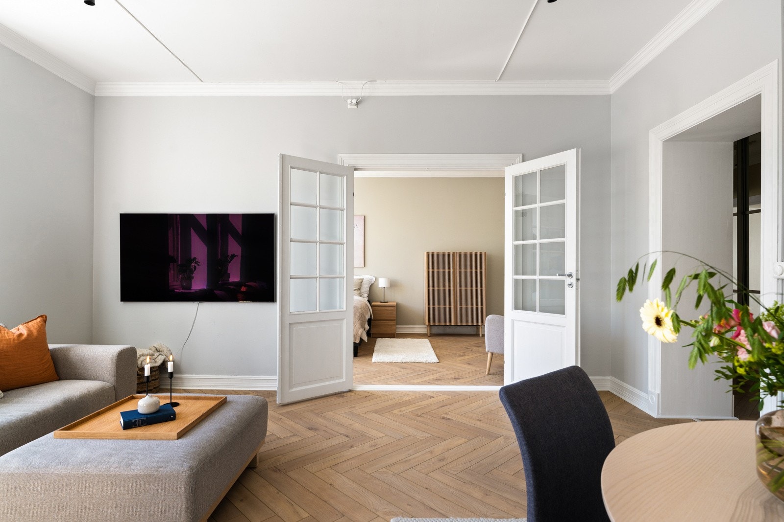 Leiligheten er malt i tidløse nyanser som harmonerer fint med øvrige flater. Galleribilde