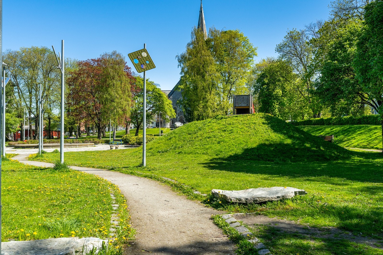 Det bugner av grønne oaser og parkarealer i området, så her er det bare å ta på seg skoene og gå rett ut i grønne omgivelser. Galleribilde