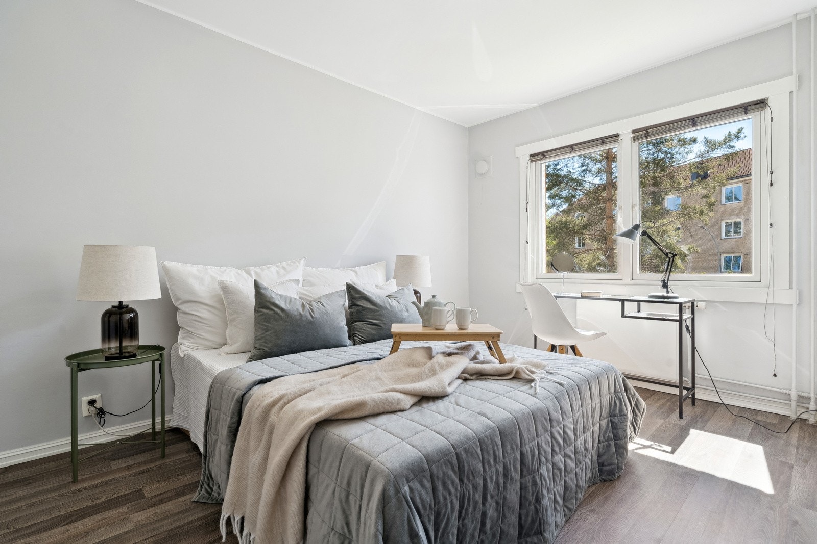 Hovedsoverommet er av god størrelse. Her kan du fint ha dobbelseng med tilhørende møblement. Galleribilde