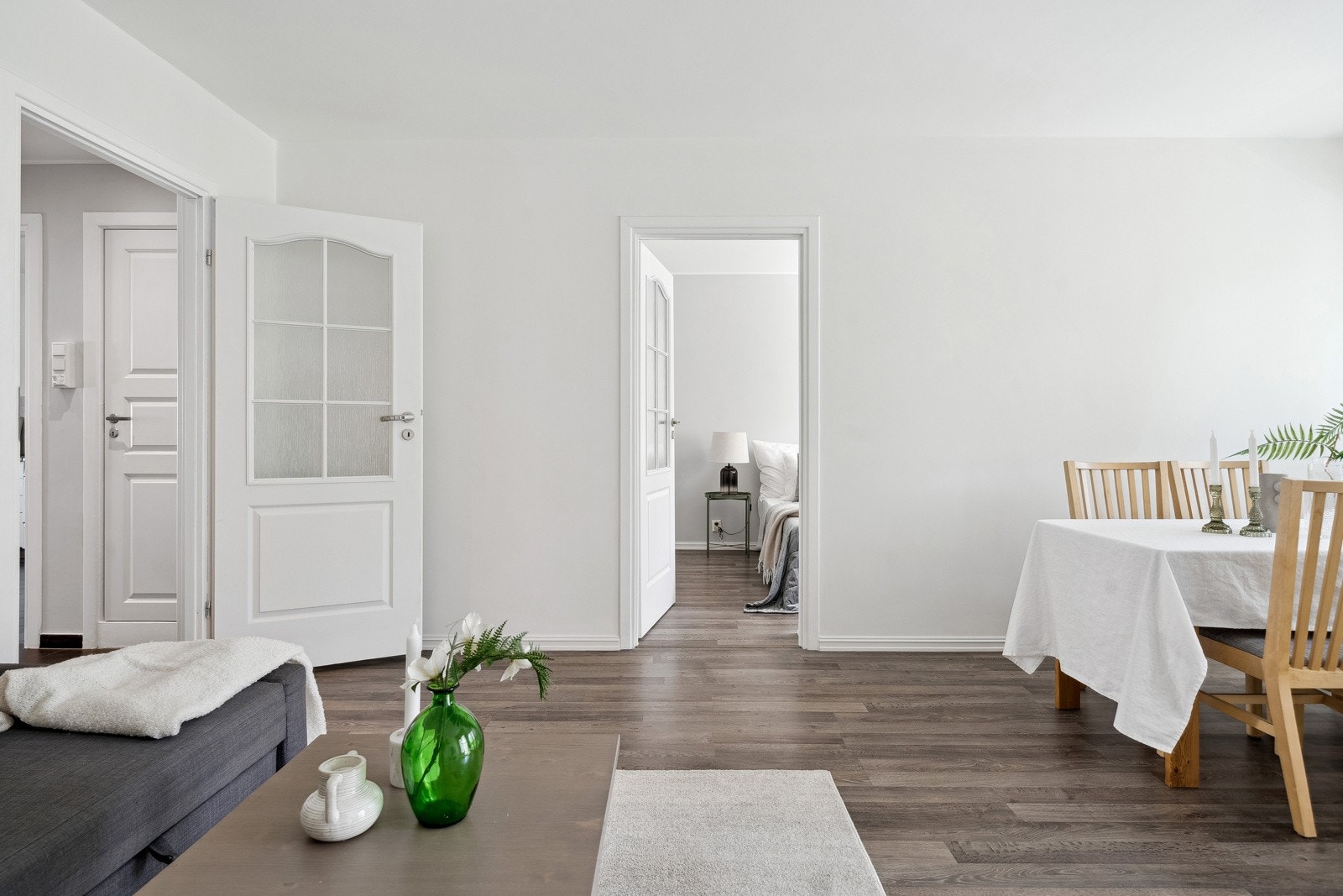 Stue med fine lys-og solforhold. Galleribilde