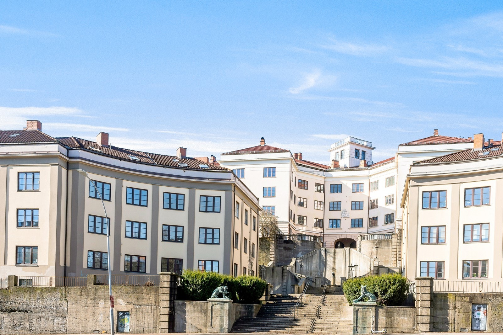 St. Hanshaugen er skjermet fra den verste sentrumstrafikken, og derfor fremstår gatene her som rolige og støyfrie. Galleribilde