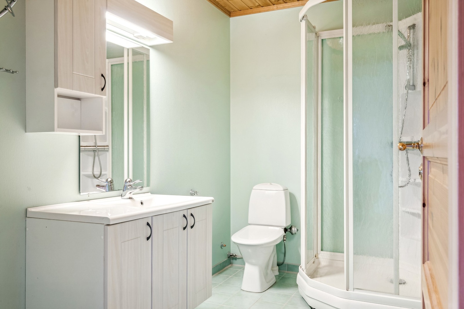 Praktisk med et bad på loftet hvor flere av soverommene er. Galleribilde