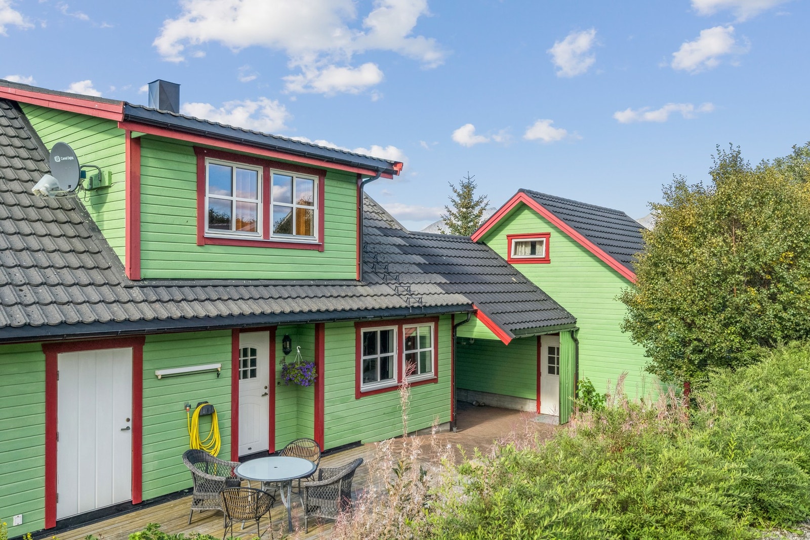 Ved inngangspartiet er det tilgang til en utebod. Galleribilde