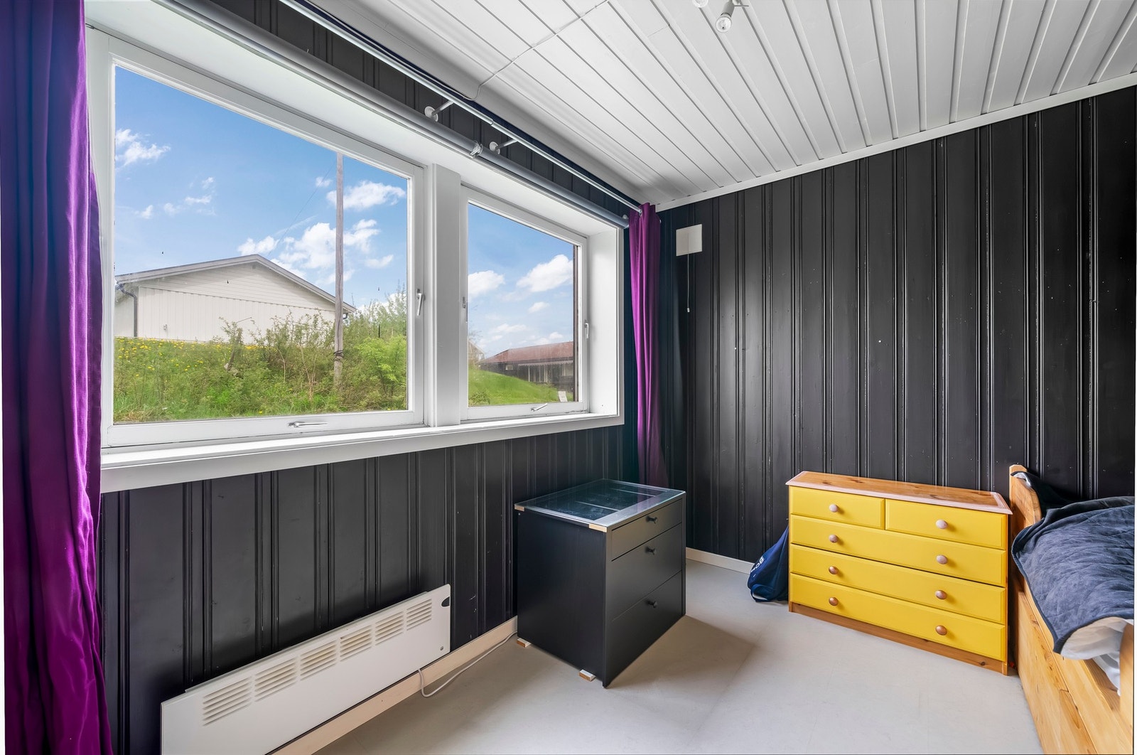 Soverom 5 har god plass til garderobeskap. Galleribilde