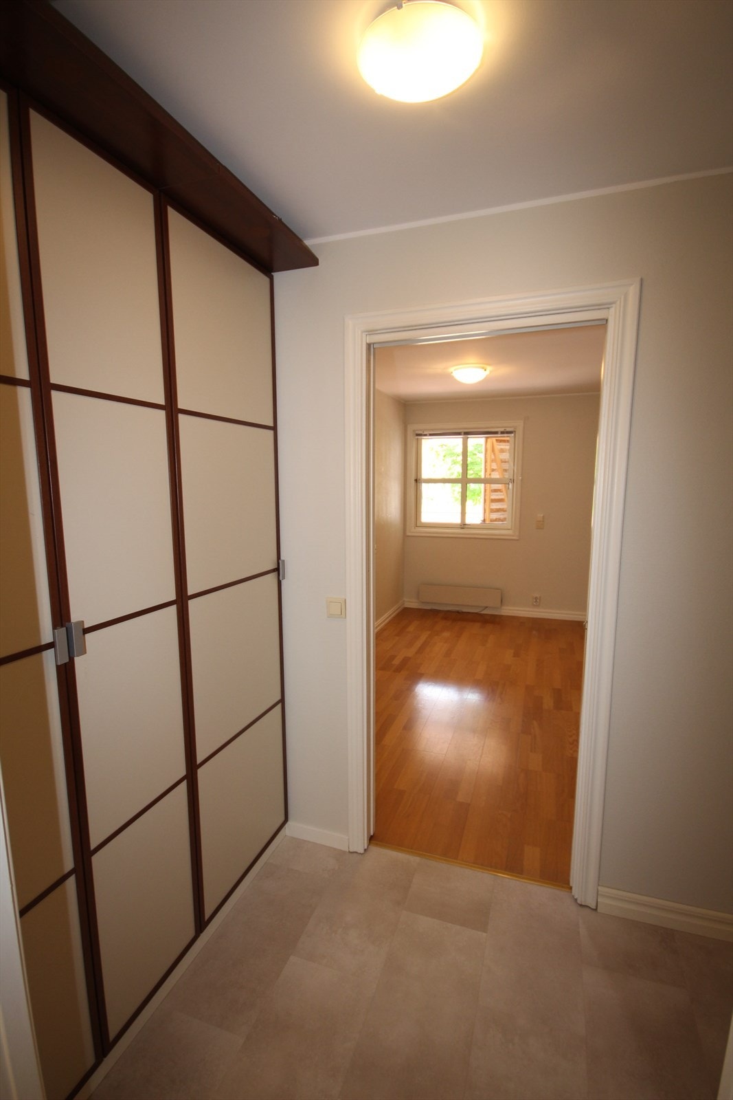 Walk in closet. Galleribilde