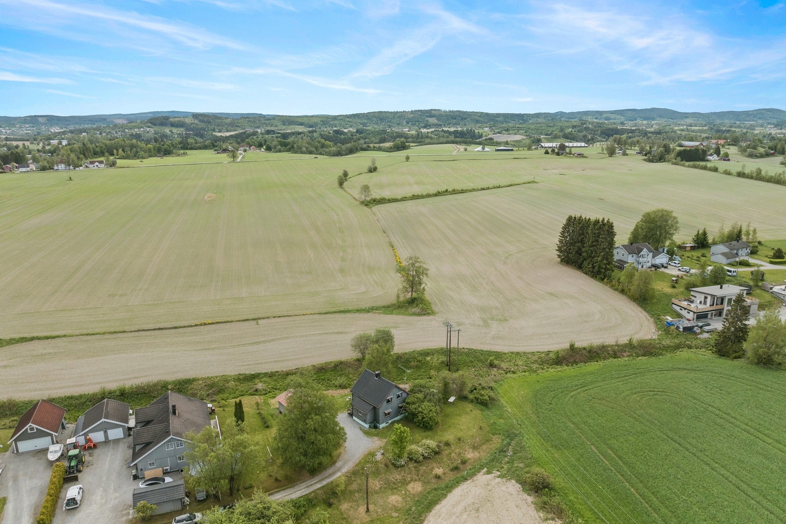 Her bor du med naturen som nærmeste nabo, samtidig som du har gangavstand til sentrum og kollektivtransport. Galleribilde