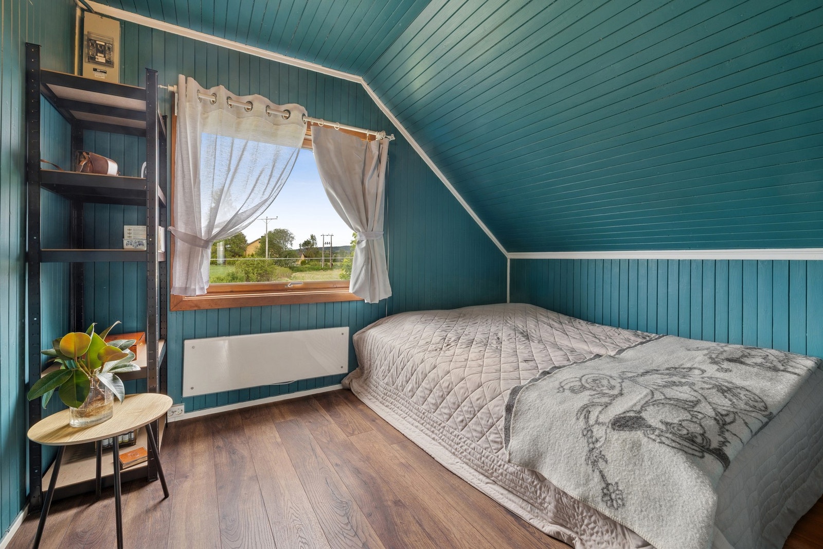 Soverom med plass til dobbeltseng. Galleribilde