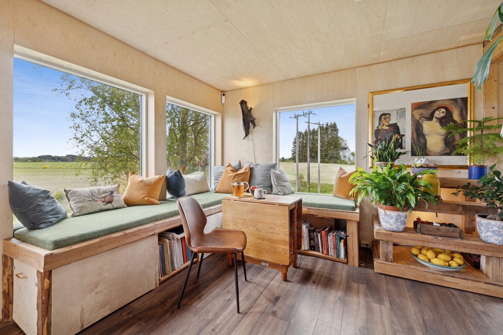 Herfra har du nydelig utsikt mot naboåkrene. Galleribilde