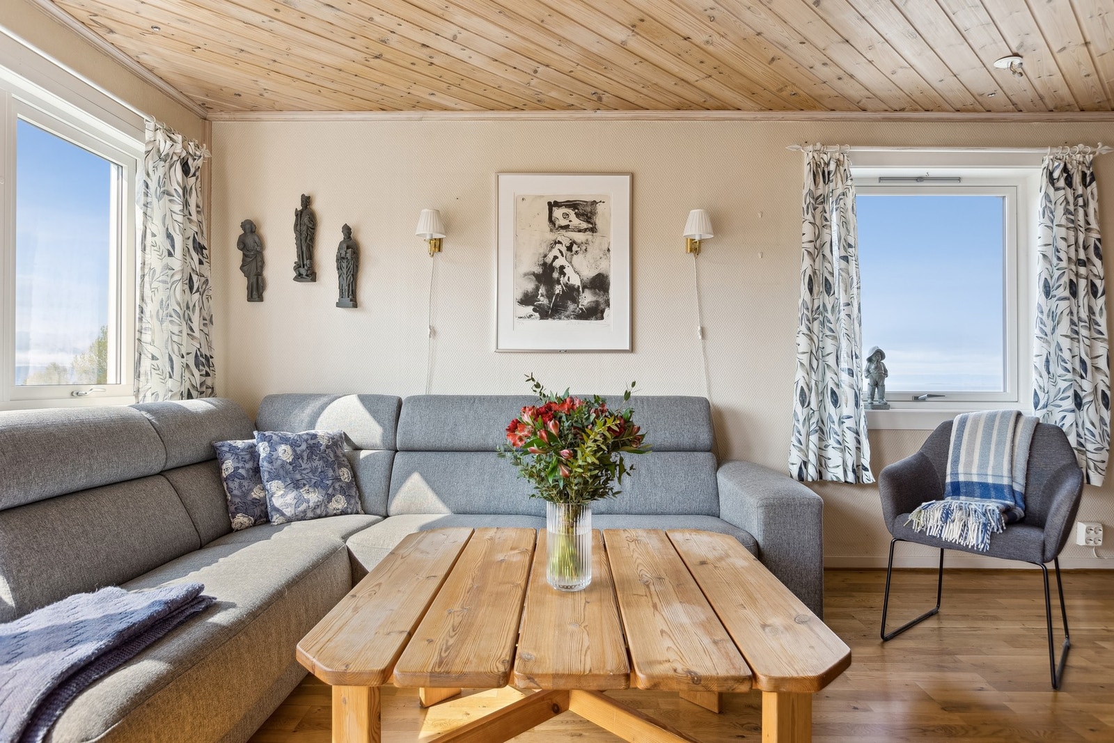 Leiligheten har en smart planløsning, og gir naturlige soneinndelinger. Galleribilde