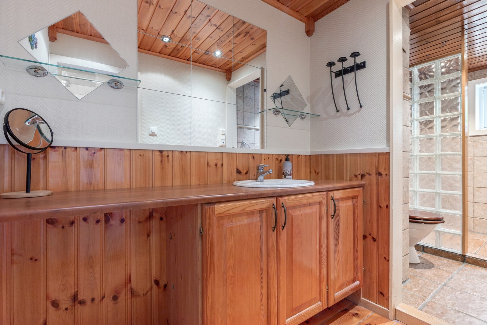 Badet er nesten 7 kvm. Galleribilde