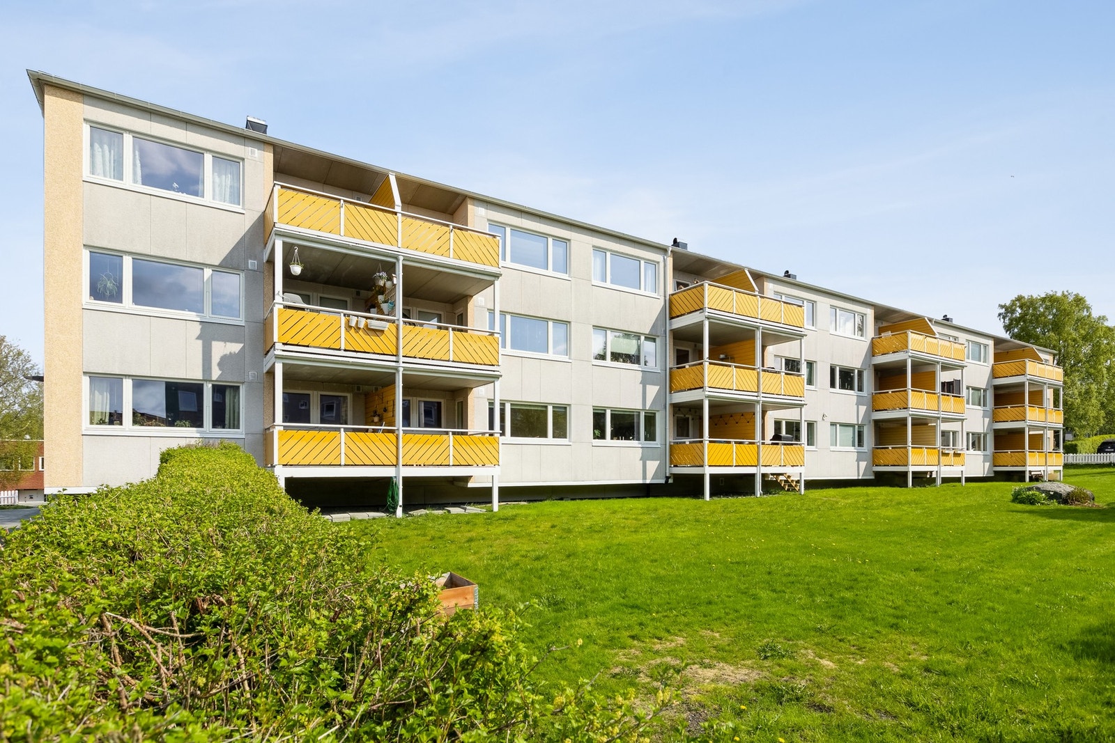 Leiligheten ligger i toppetasjen, og har endebeliggenhet i blokka. Galleribilde