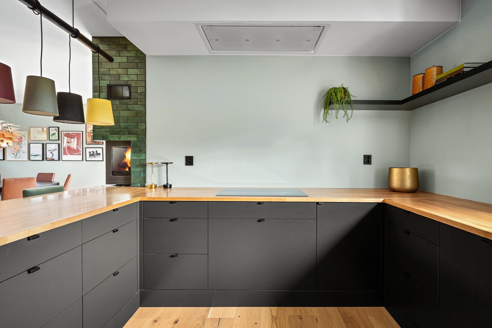 Her er det tilrettelagt for den ypperste kokken som bidrar til hyggelige måltider. Galleribilde