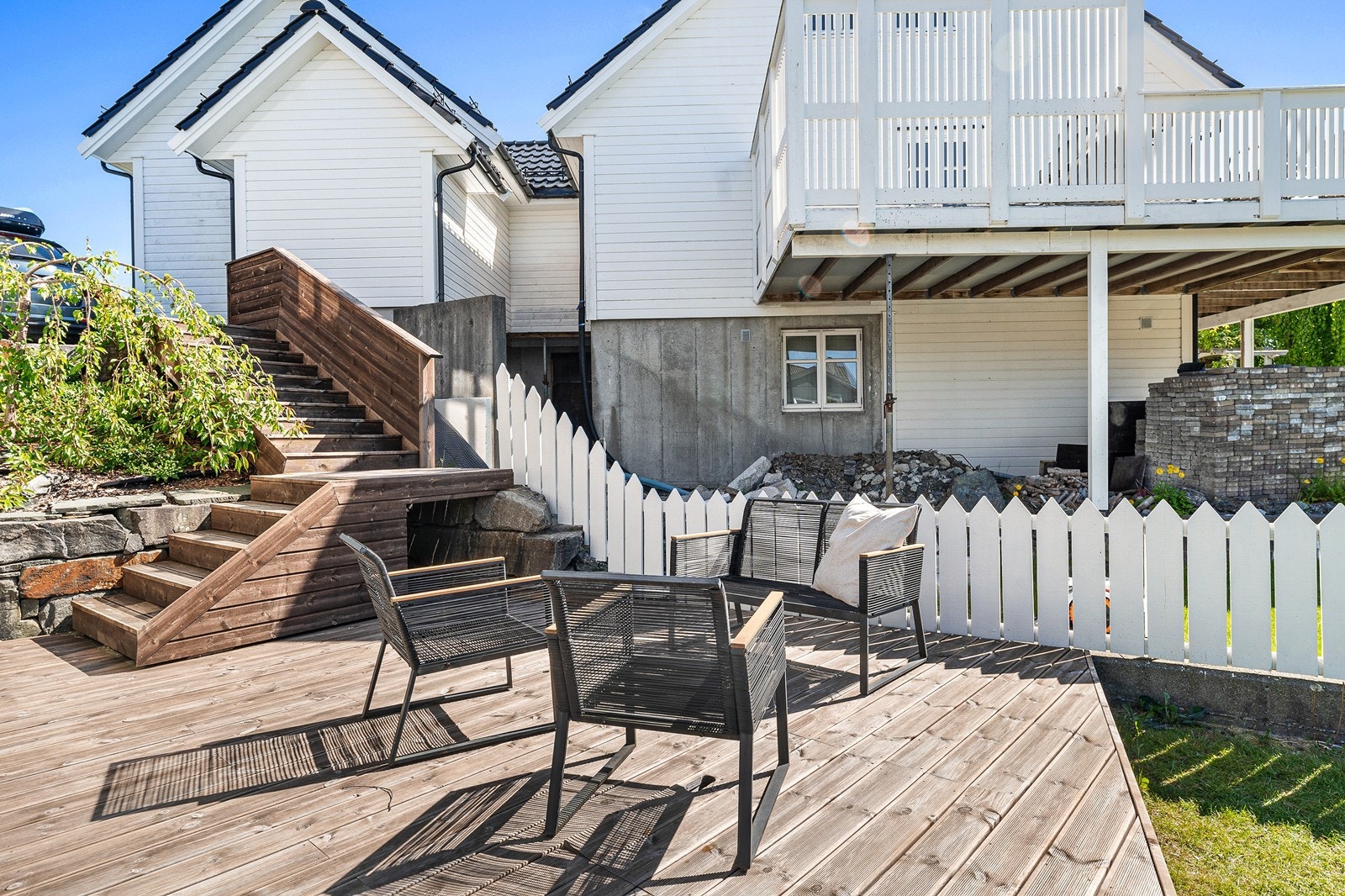 Eiendommen har et meget pent opparbeidet uteområde. Galleribilde