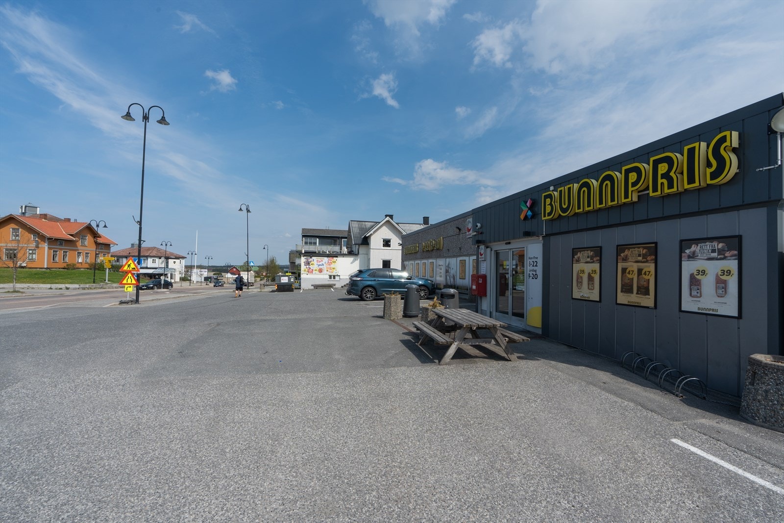 Bunnpris Skjønhaug som er handelssentrum i tidligere Trøgstad kommune Galleribilde