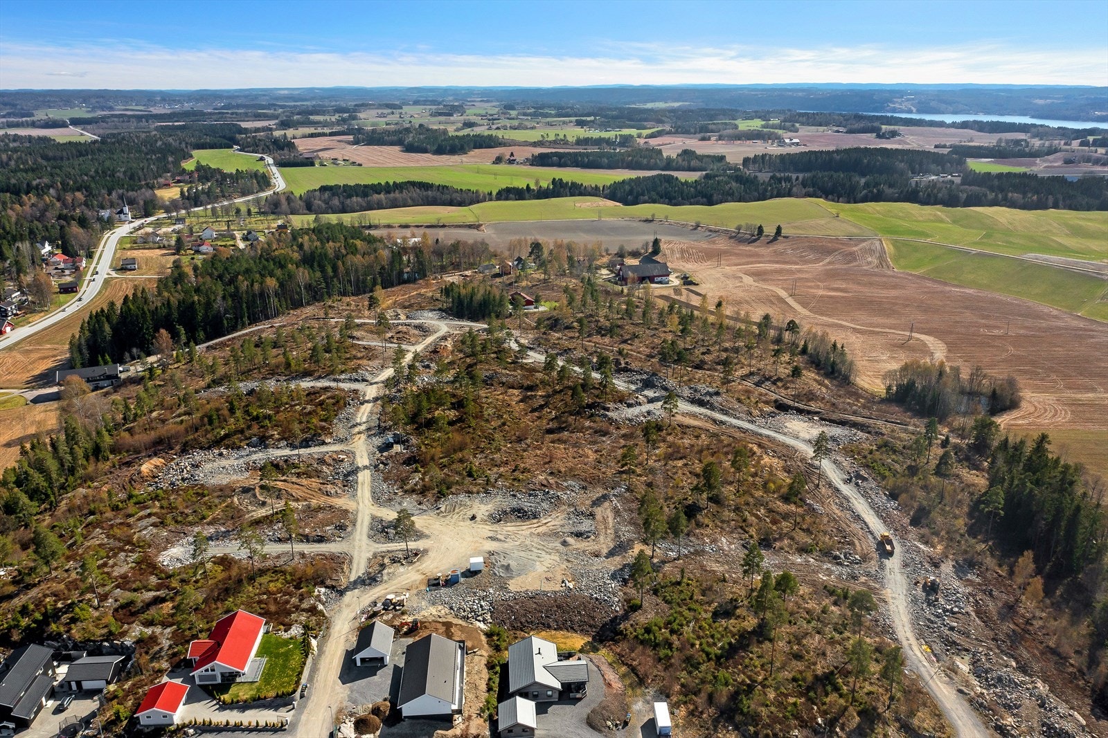 Båstadveien sees til venstre i bildet. Det er kun 31 minutter til Fetsund! Galleribilde
