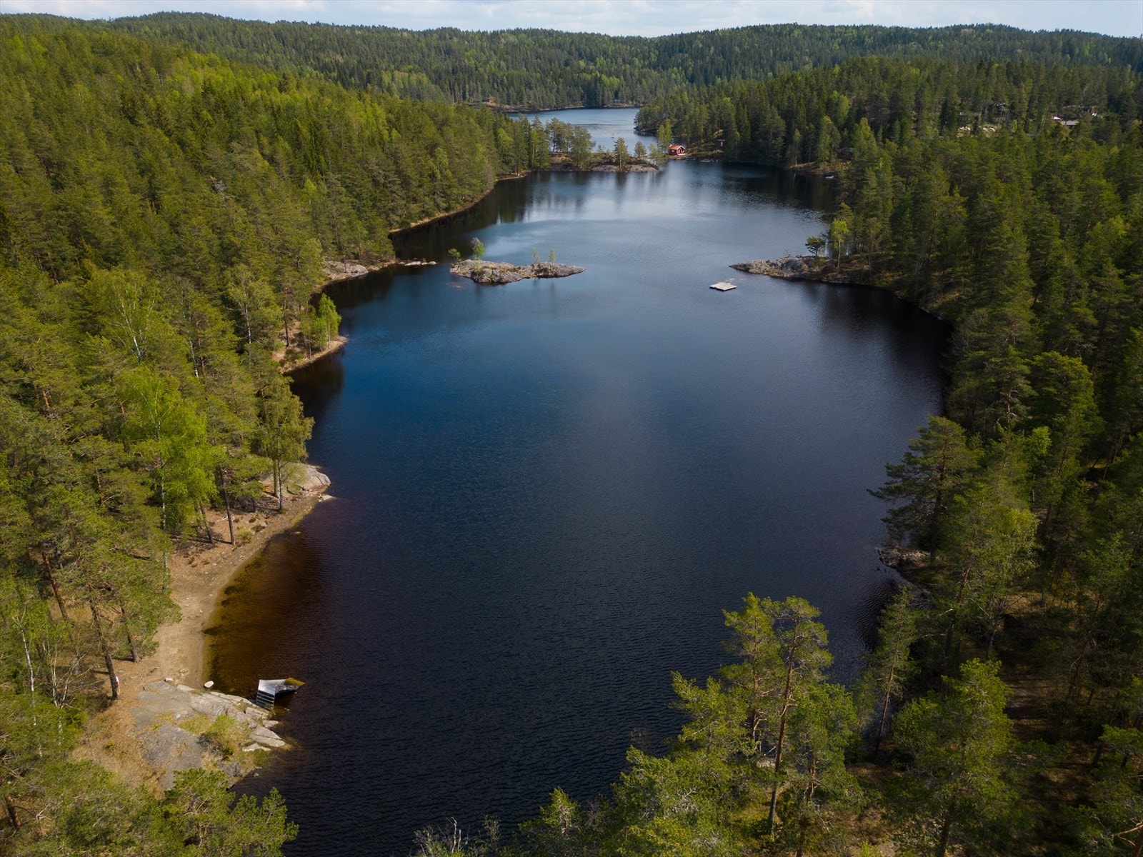 Idylliske Stiklatjern i Båstad med flotte bademuligheter Galleribilde