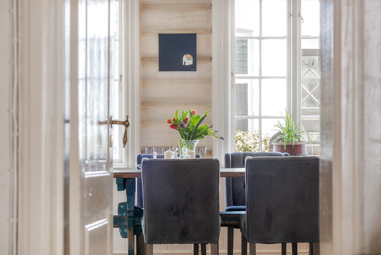 Dør og adkomst inn til kjøkkenrommet. Galleribilde