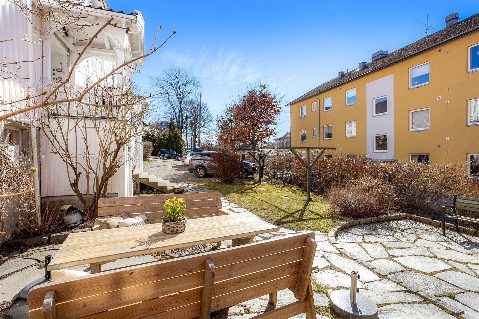 Utearealet vedlikeholdes i fellesskap etter rotasjon og dugnader. Galleribilde