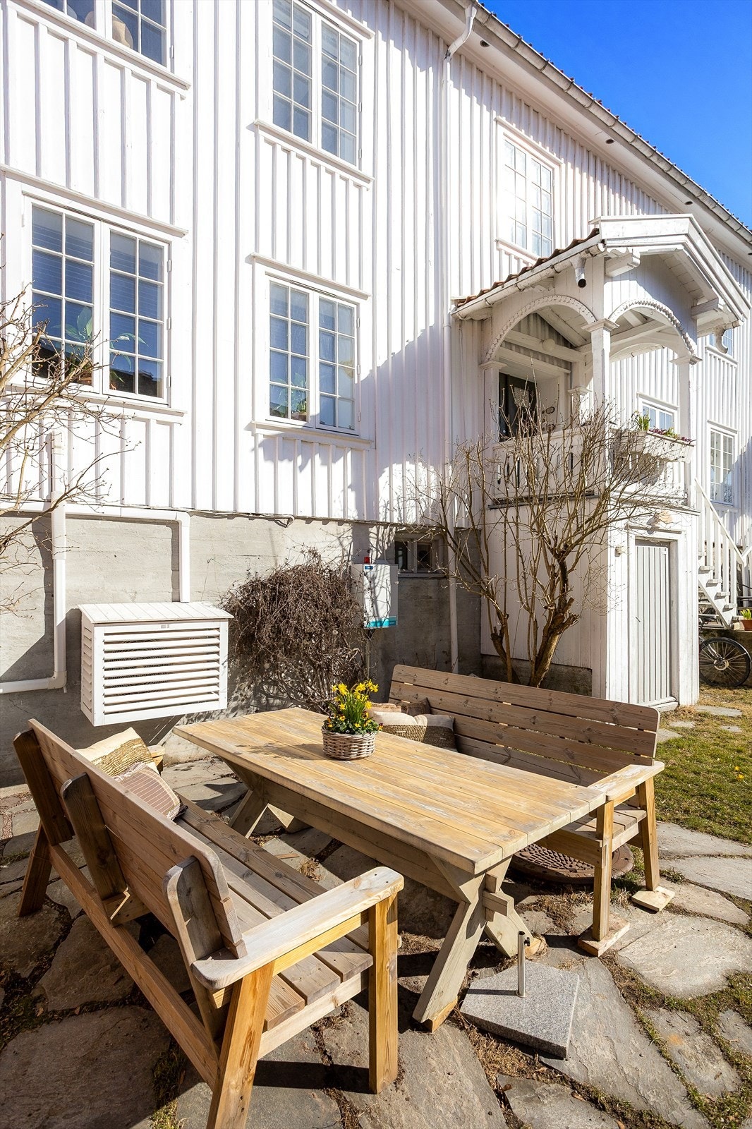 Felles uteplass benyttes fritt av beboerne - sosialt, men med respekt for privatliv. Galleribilde