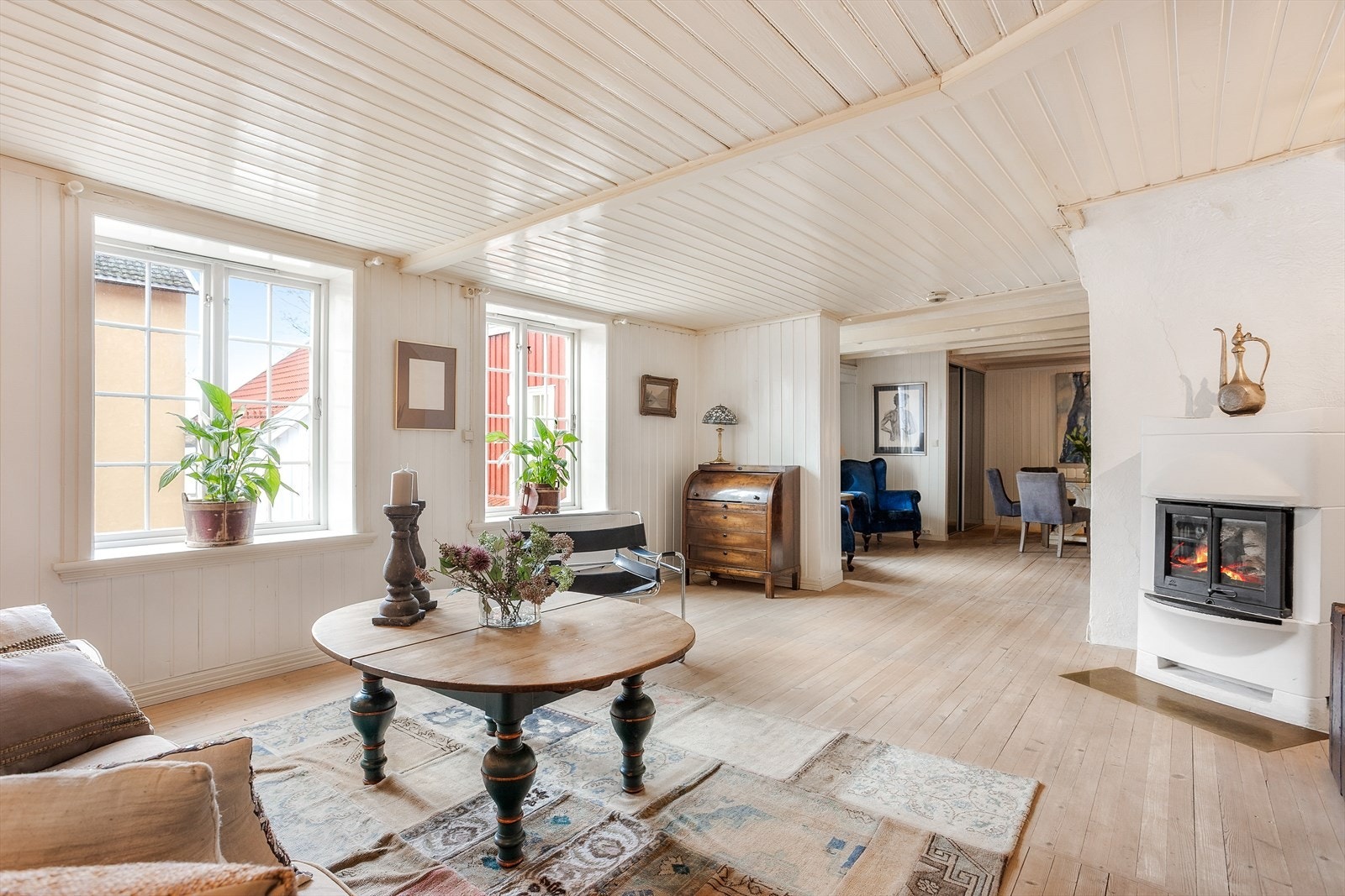 Leiligheten preges av store og sjarmerende rom og det er enkelt å møblere i ulike soner. Galleribilde