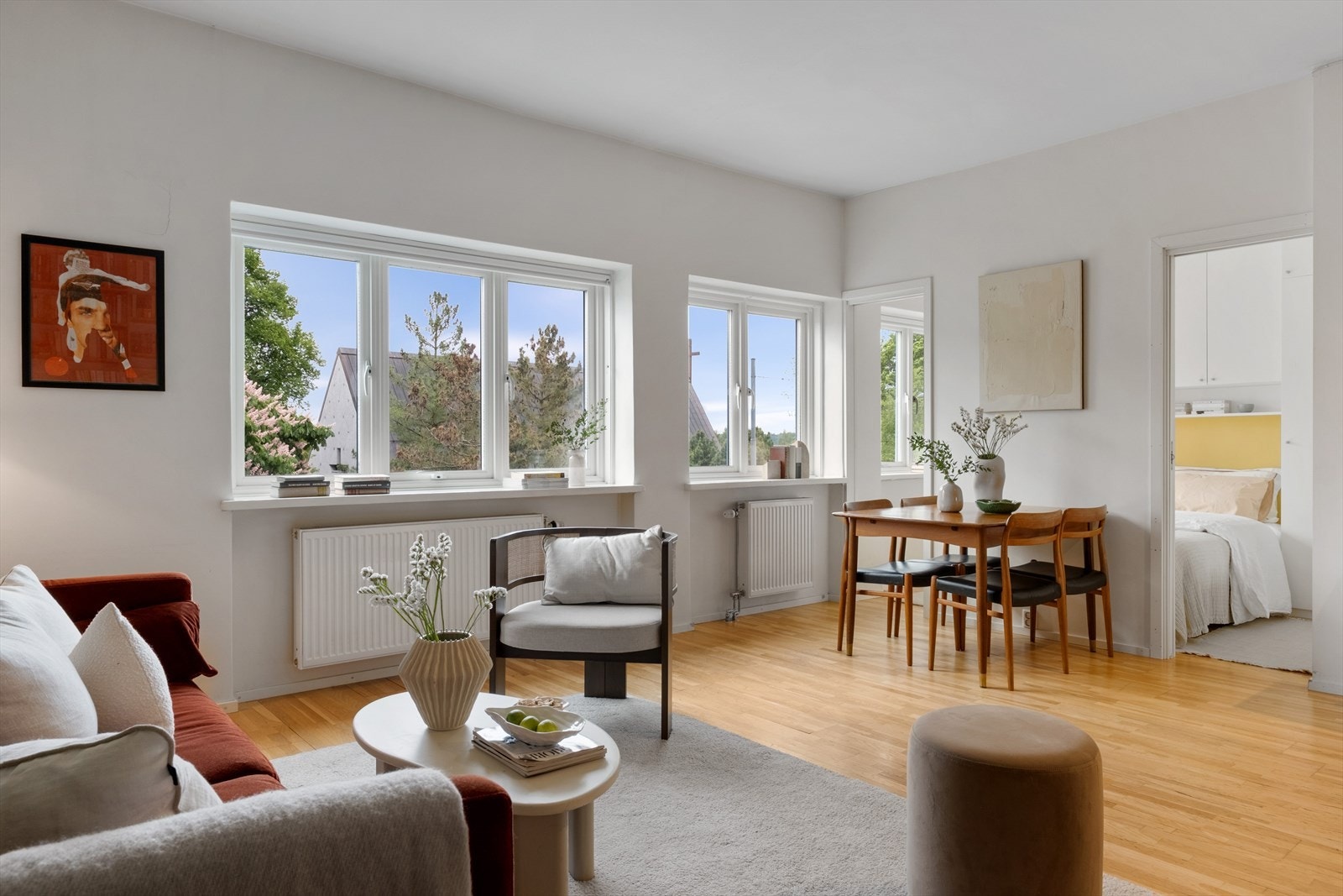 Generøs takhøyde på ca. 2,75 m gir leiligheten et luftig inntrykk. Galleribilde